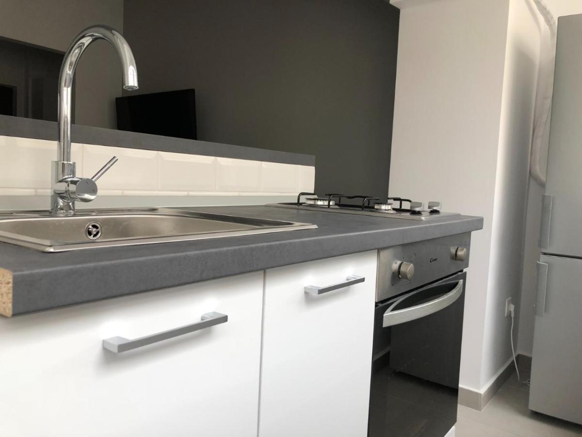 Staycity Modern Apartment Boekarest Buitenkant foto