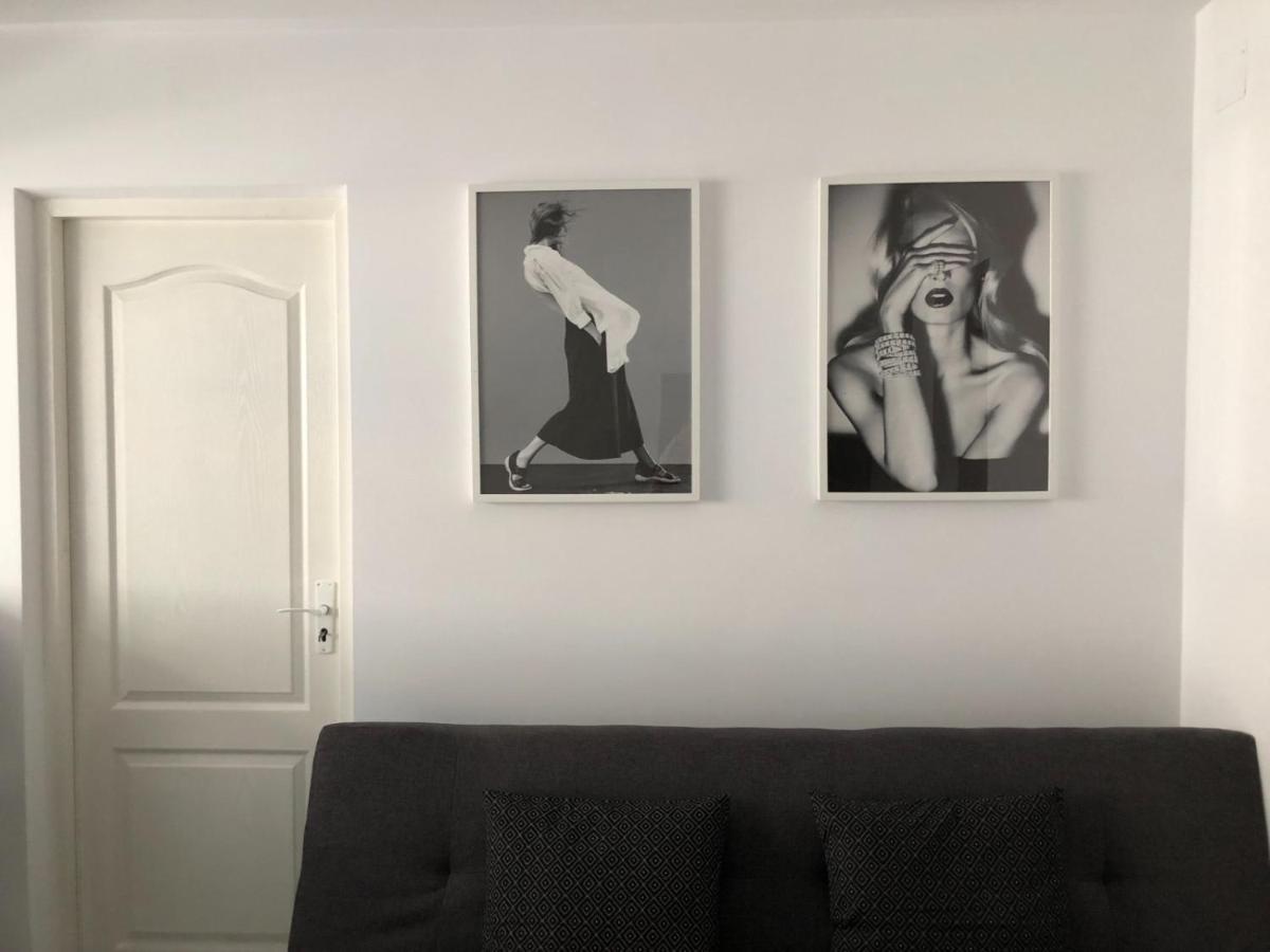 Staycity Modern Apartment Boekarest Buitenkant foto
