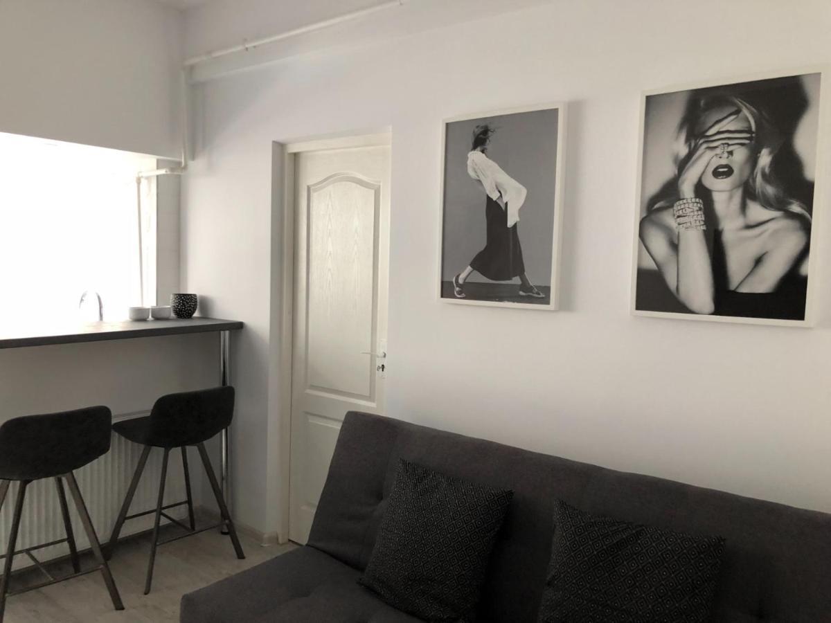 Staycity Modern Apartment Boekarest Buitenkant foto